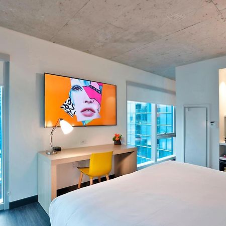 Отель Aloft Chicago Mag Mile Экстерьер фото