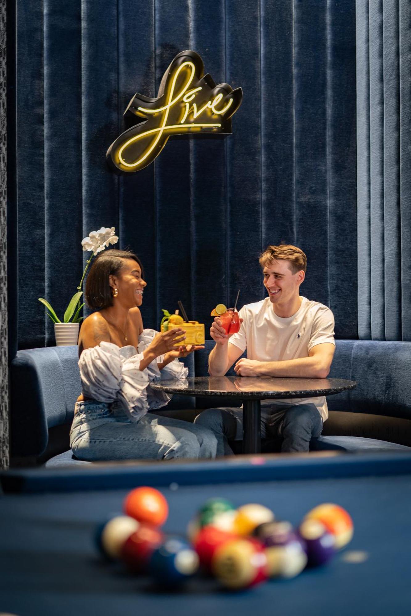 Отель Aloft Chicago Mag Mile Экстерьер фото
