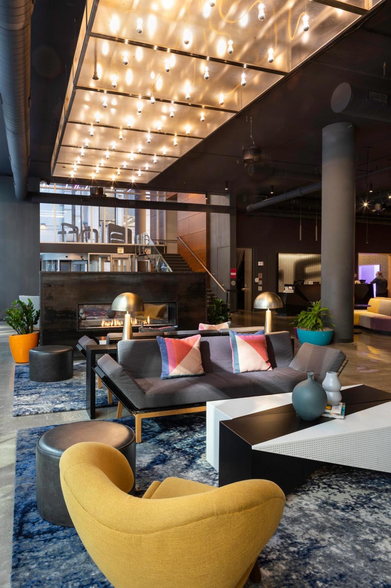 Отель Aloft Chicago Mag Mile Экстерьер фото