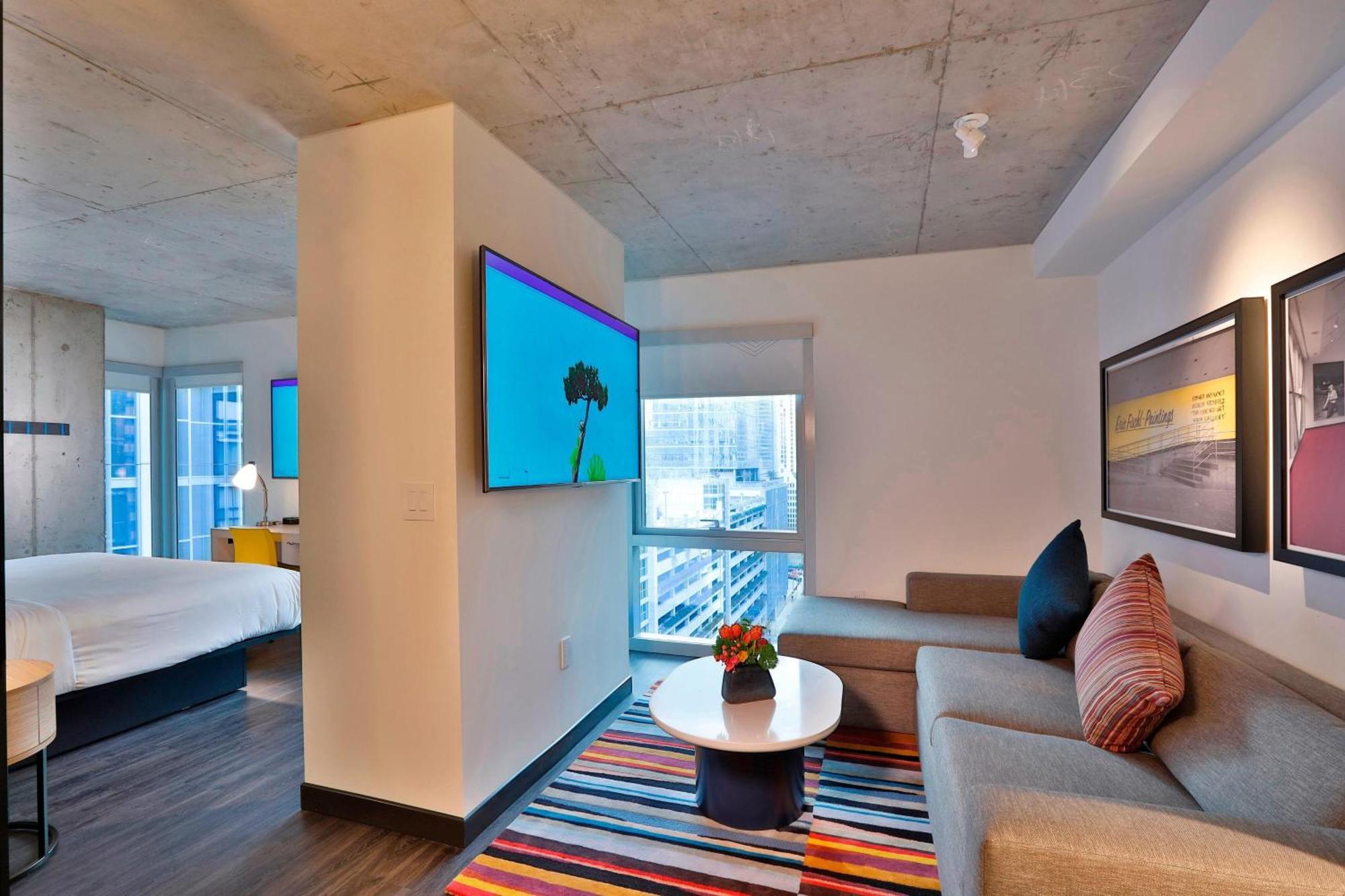 Отель Aloft Chicago Mag Mile Экстерьер фото