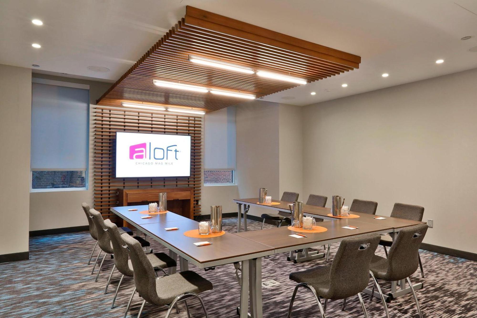 Отель Aloft Chicago Mag Mile Экстерьер фото