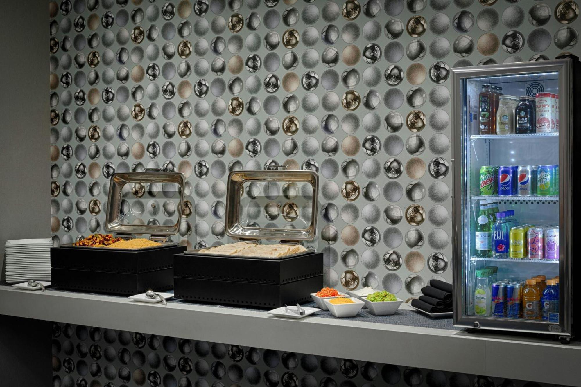 Отель Aloft Chicago Mag Mile Экстерьер фото