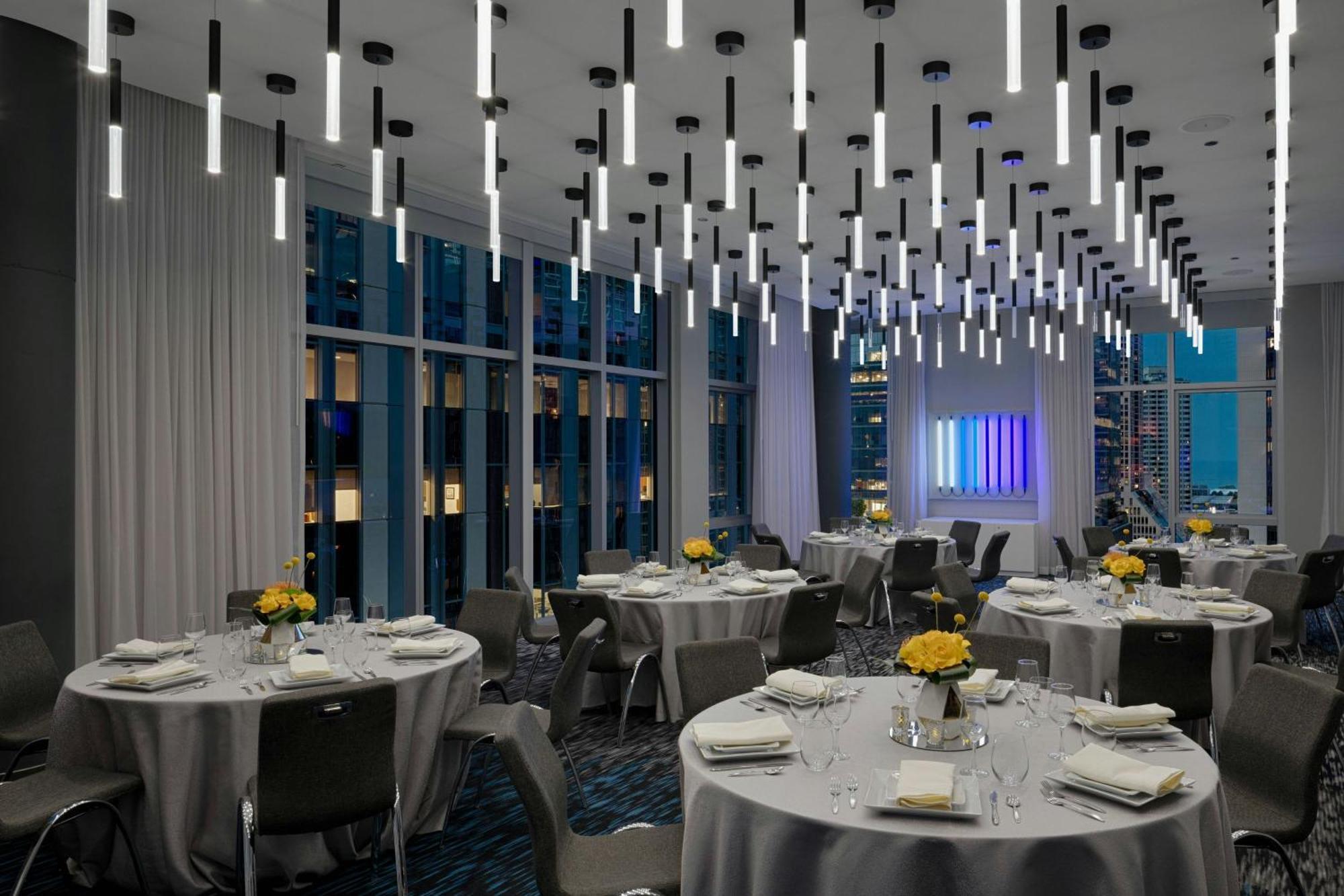 Отель Aloft Chicago Mag Mile Экстерьер фото