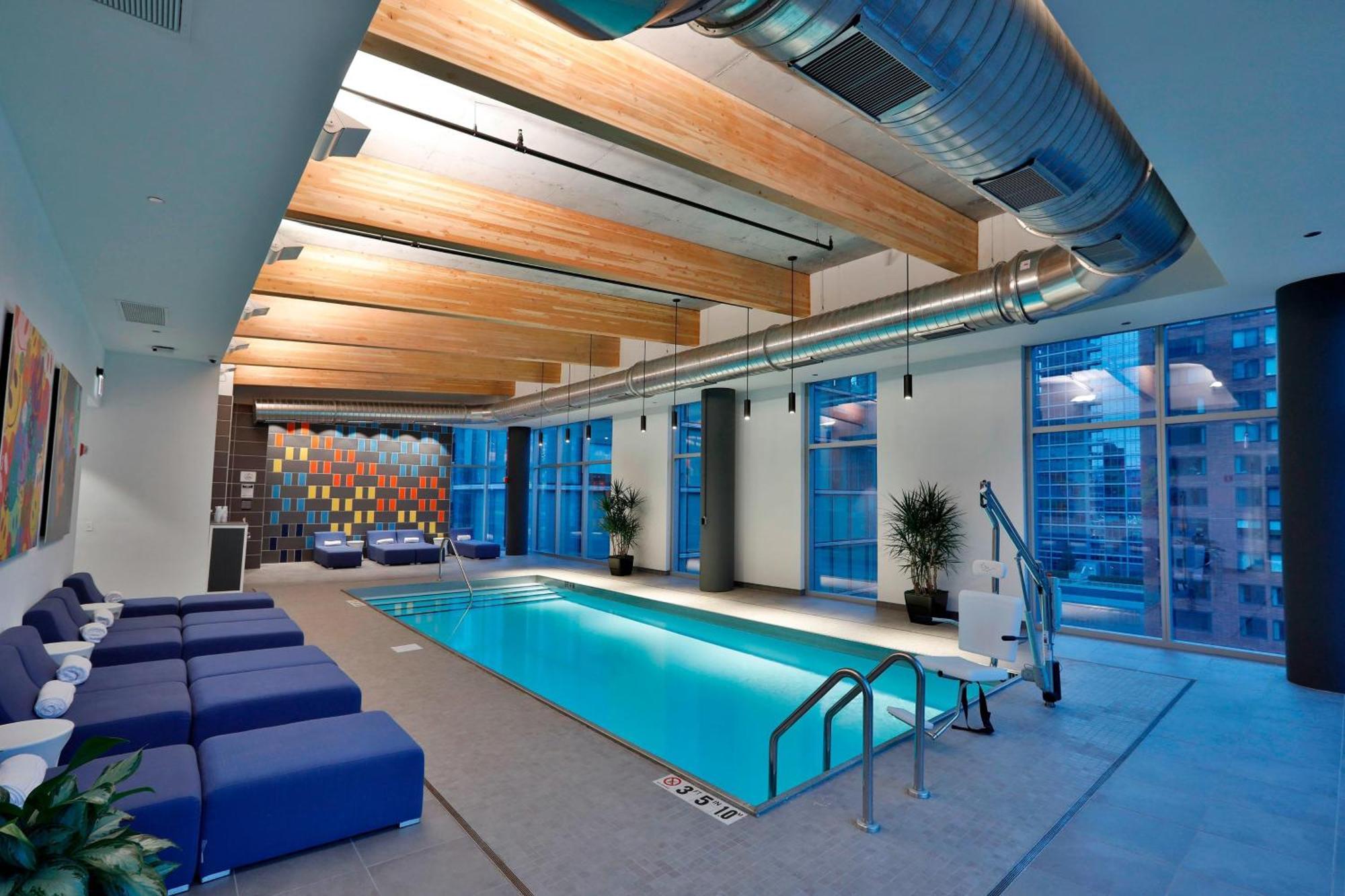 Отель Aloft Chicago Mag Mile Экстерьер фото